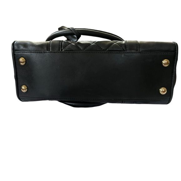 Michael Kors Hamilton
Satchel Center Quilt Black Gold Lock n Key Purse Handbag - Picture 13 of 16